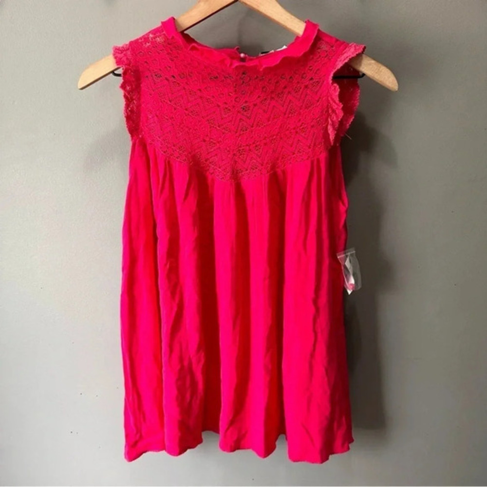 Grace + Karma Hot Pink Top. NWT. Small‎